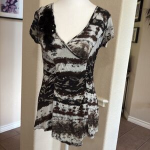 Daytrip black & gray tie dyed embellished wrap shirt sleeve top Size M